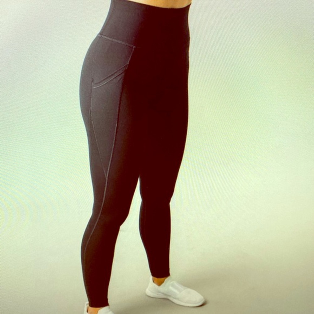 Alphalete pocket legging
